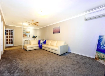 Lounge Picture 6
